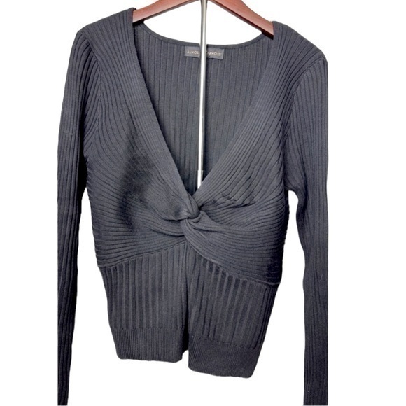 Almost Famous Tops - Almost Famous Women’s Knotted Front Cropped Sweater Top size Large​